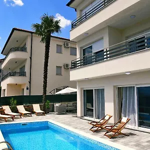  Apartment Valis